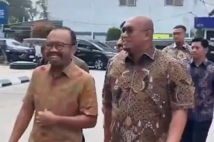 Momen kedekatan Riva Siahaan dan Andre Rosiade. (Akun X @anak__Ogi)